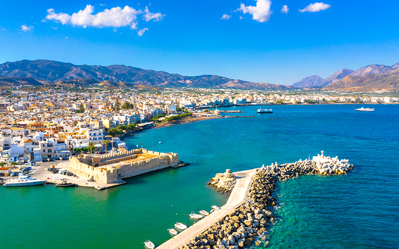 De kust van stad Ierapetra, op Oost-Kreta