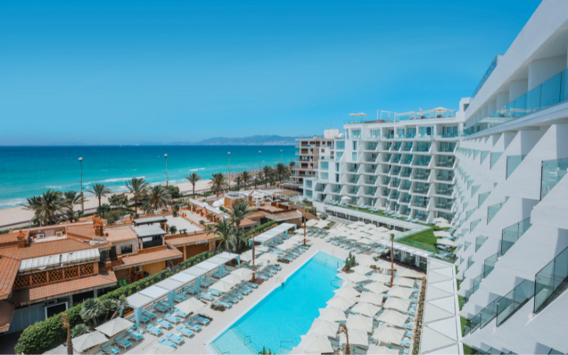 Iberostar hotel met zwembad aan zee op Mallorca