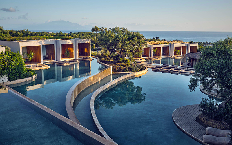 De infinity pools in het Olea All Suite Hotel op Grieks eiland Zakynthos
