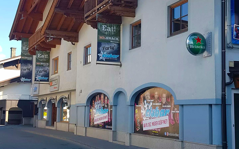 De Eisbar is een populaire après-ski bar in Kirchberg