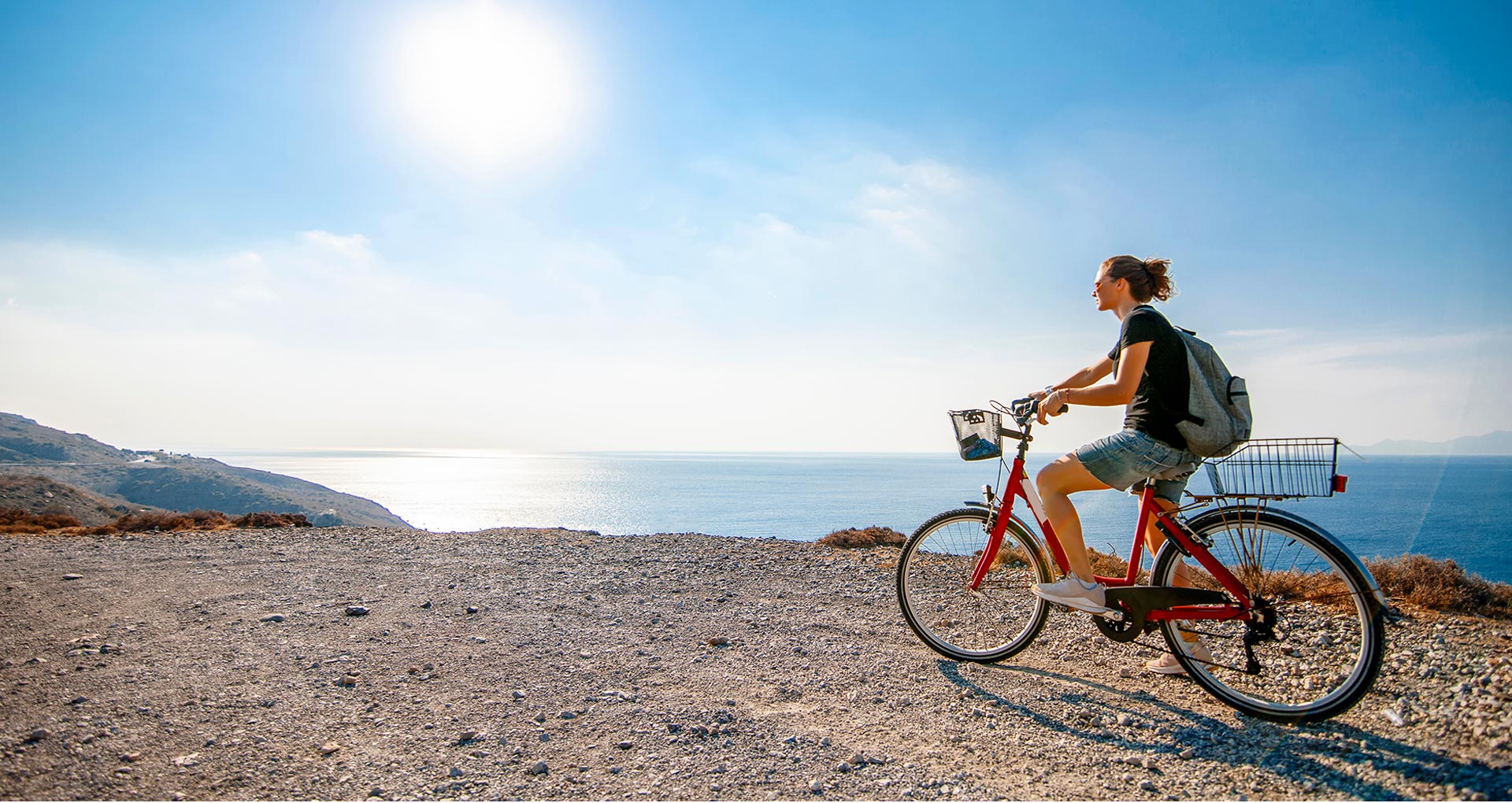 Iemand die aan het fietsen is op het Griekse eiland Kos