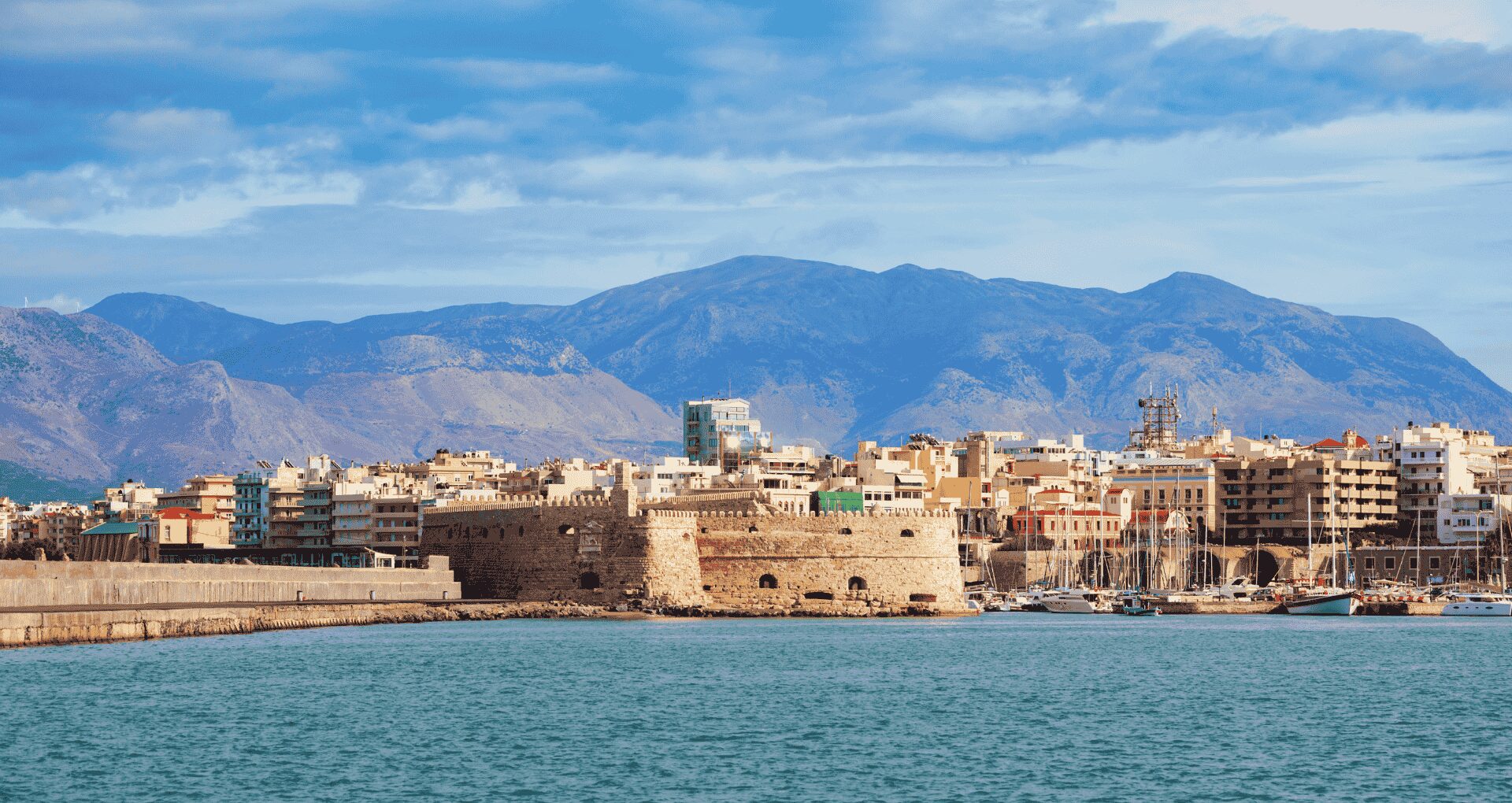 Uitzicht over Heraklion, de zee en bergen