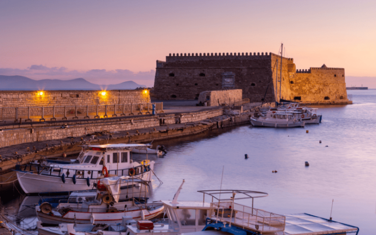 Rocca a Mare fort in Heraklion tijdens de zonsondergang