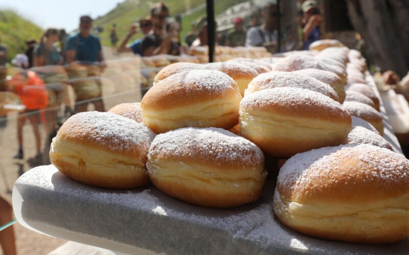 deegbollen gefrituurde snack bomboloni donut krapfen