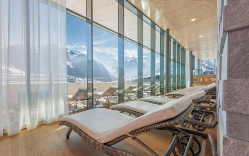 tauern spa kaprun rust ruimte ligstoelen wellness